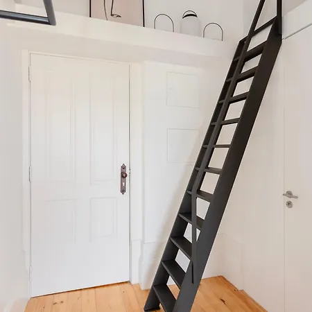 Liiiving In - Mezzanine Delight Balcony Porto