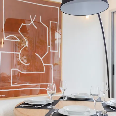 Liiiving In - Mezzanine Delight Balcony Apartment Porto