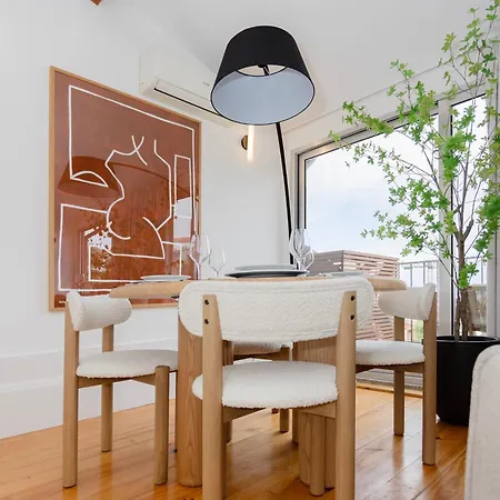 Liiiving In - Mezzanine Delight Balcony Apartament