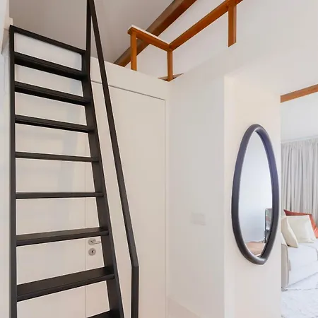 Liiiving In - Mezzanine Delight Balcony