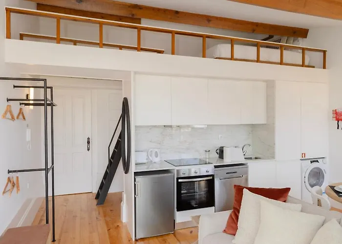 Liiiving In - Mezzanine Delight Balcony Apartamento