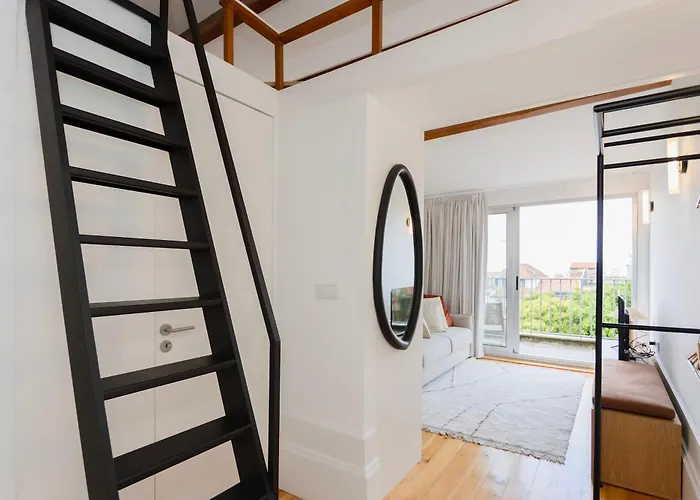 Liiiving In - Mezzanine Delight Balcony