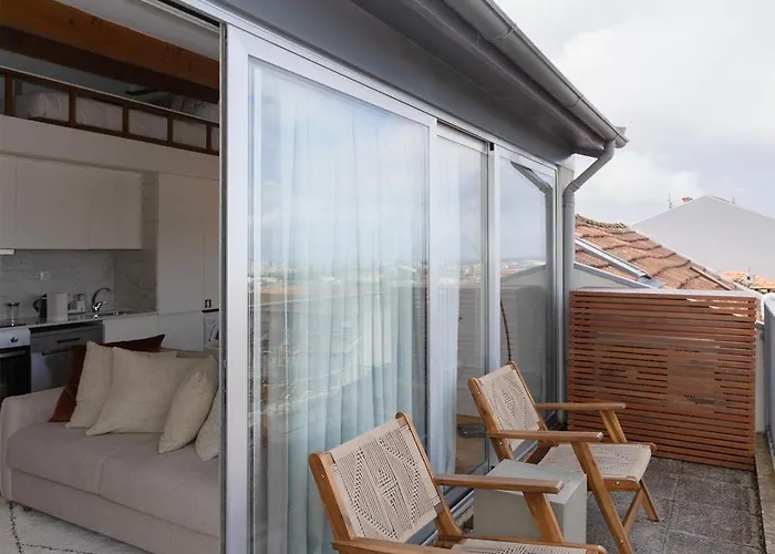 Liiiving In - Mezzanine Delight Balcony *