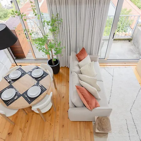 Liiiving In - Mezzanine Delight Balcony *