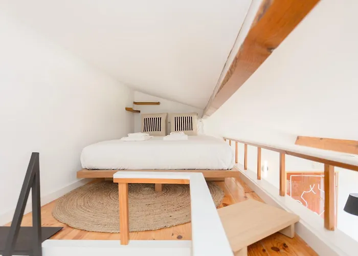 Liiiving In - Mezzanine Delight Balcony *