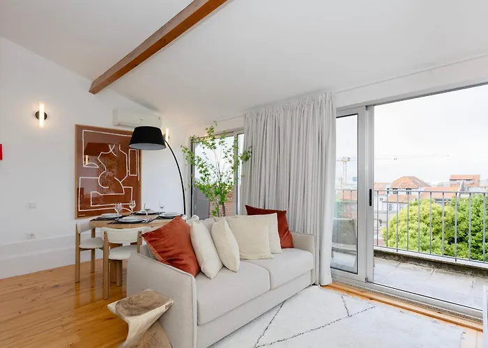 Liiiving In - Mezzanine Delight Balcony Lejlighed